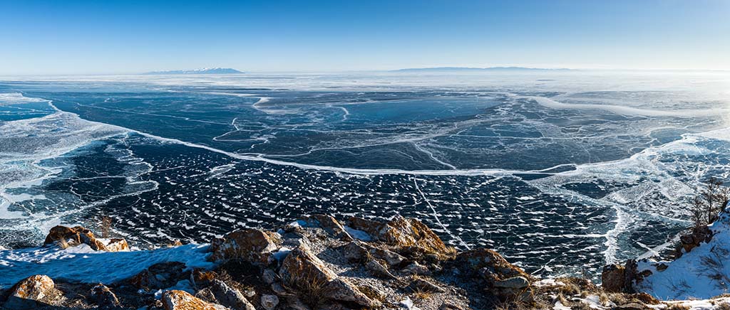 lacul Baikal inghetat